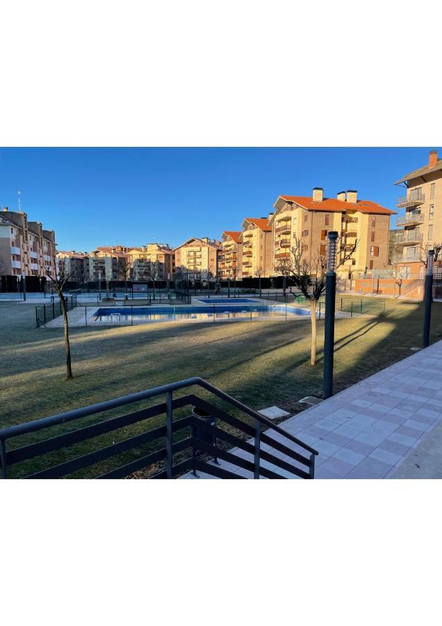Penas De Aia Apartment Jaca Exterior photo
