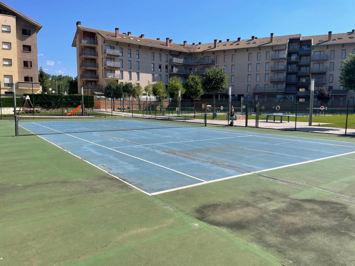 Penas De Aia Apartment Jaca Exterior photo