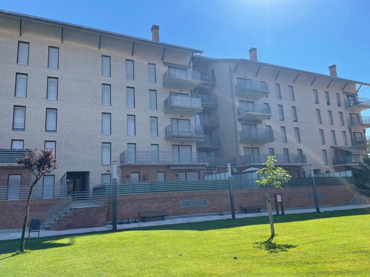 Penas De Aia Apartment Jaca Exterior photo