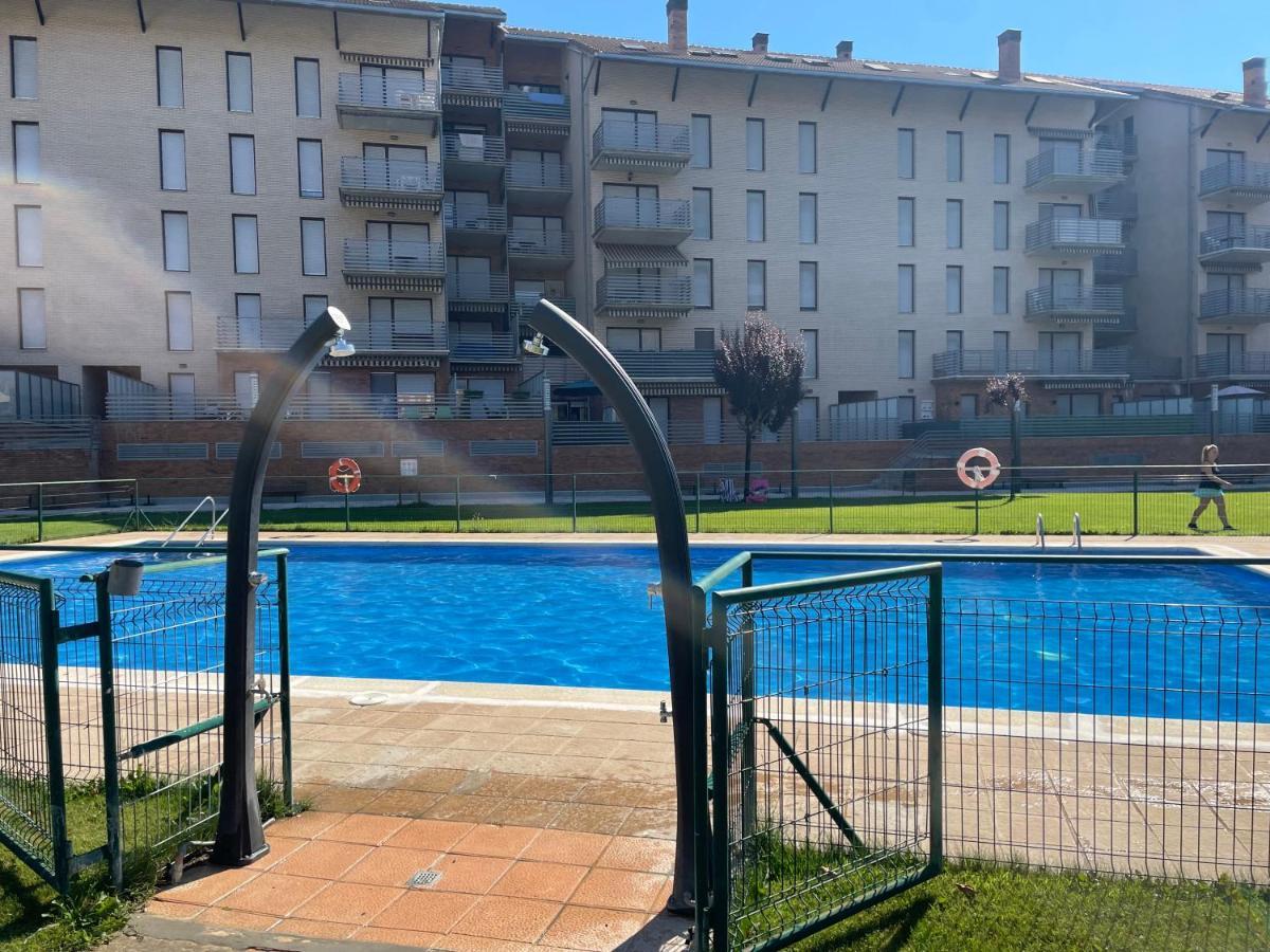 Penas De Aia Apartment Jaca Exterior photo
